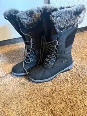 Never worn Tamarack snow boots